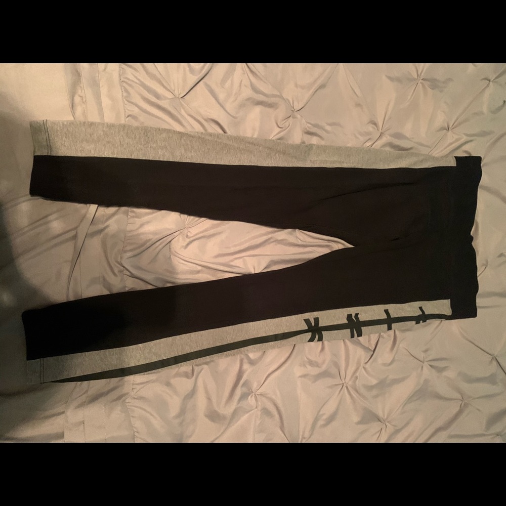 VS PINK YOGA LEGGINGS - Picture 2 of 4